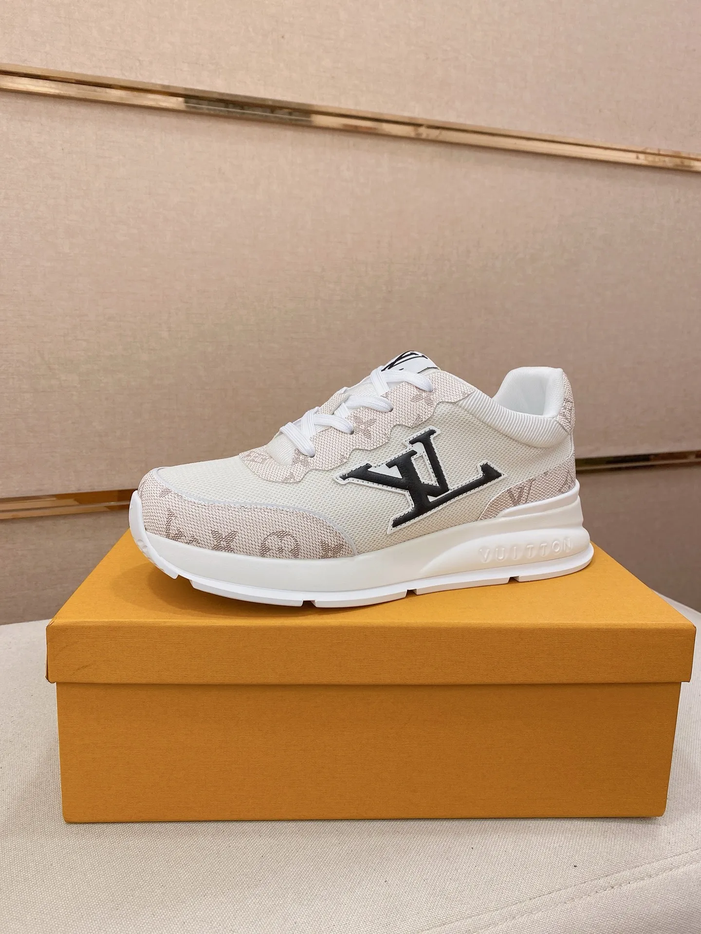 Men's shoes💰 462💰louis vuitton (Louis Vuitton/lv)🔍🔍The new counters are on sale at the same time. The uppers are imported from Italy. ️Re-engraved🇮🇹💪💪, ⚠Sole: The original sole is specially provided by the original factory, the exclusive movable molded sole is super comfortable, ⚠Original factory follow-up goods, 🔍🔍high quality, you can go in and out of the counter at will, welcome to compare⚠. Code number: 38-44 (45/46 customized, non-refundable)